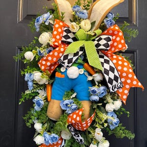 Couronne de lapin de Pâques faite main : roses bleues et décoration de lapin en peluche