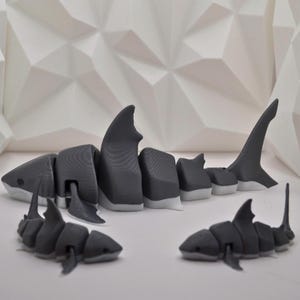 Articulated Shark Toy – Shark Figurine Fidget Toy, Ocean Animal Decor, Poseable Great White