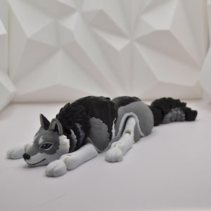 Articulated Wolf Figurine – 3D Printed Flexible Animal Toy | Fidget Wildlife Model, Poseable Wolf Sculpture, Gift for Nature Lovers, Wolves
