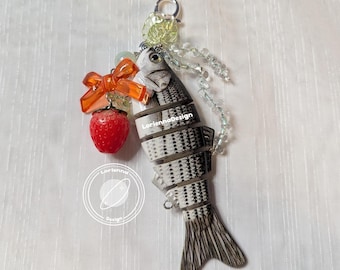 Erdbeer Fisch Köder Schlüsselanhänger: Perlen Charm Schmuck