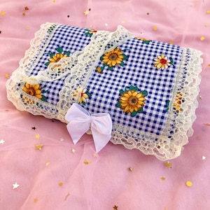 Estojo para cartas de tarô Cottagecore | Girassol guingão | estojo de tarô macio com renda | único | kawaii | coquete | - tecido vintage