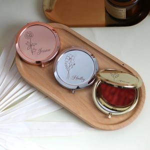 Elegante espejo compacto personalizado: regalo de boda perfecto para invitados, ideal para despedidas de soltera, grabable con nombres y fechas especiales