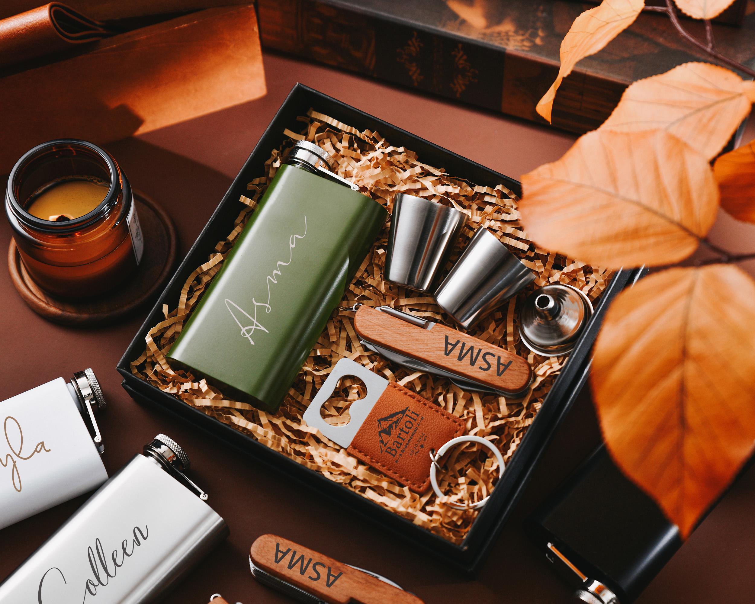 Personalised rectangular flasks,Perfect gift for Groomsmen and Bridesmaid,Compact Pocket-Sized Whiskey Flask for Discerning Tastemakers