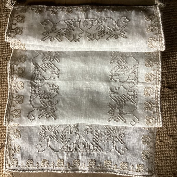 Hand-embroidered table runner, Tuscan tablecloth with embroidery, Toskanische Tischläufer Dekoration