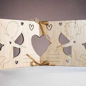 Tarjeta de Cupido y Corazón de Madera Hecha a Mano: Decoración Cortada con Láser, Recuerdo Romántico de Escritorio, Aniversario de Madera, Regalo Personalizado para el Día de San Valentín