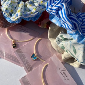 Scrunchie Pack & Necklace Bundle zdjęcie 1