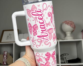 Individueller Name Kokette Becher: Girly Pink Bows, 40oz Quencher