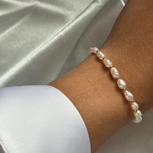 Bracciale di perle "Stella" con perle d'acqua dolce autentiche, braccialetto fatto a mano, braccialetto bianco, regalo per lei, gioiello estivo, stile boho, elegante