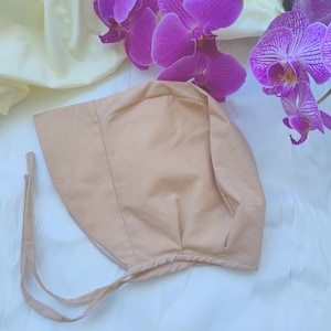 Schlichte braune Babymütze für einen Jungen oder ein Baby aus Baumwolle, Kleinkindmütze, Sonnenhut, Babysommermütze.