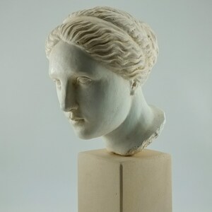 Miniature head of the goddess Aphrodite image 1