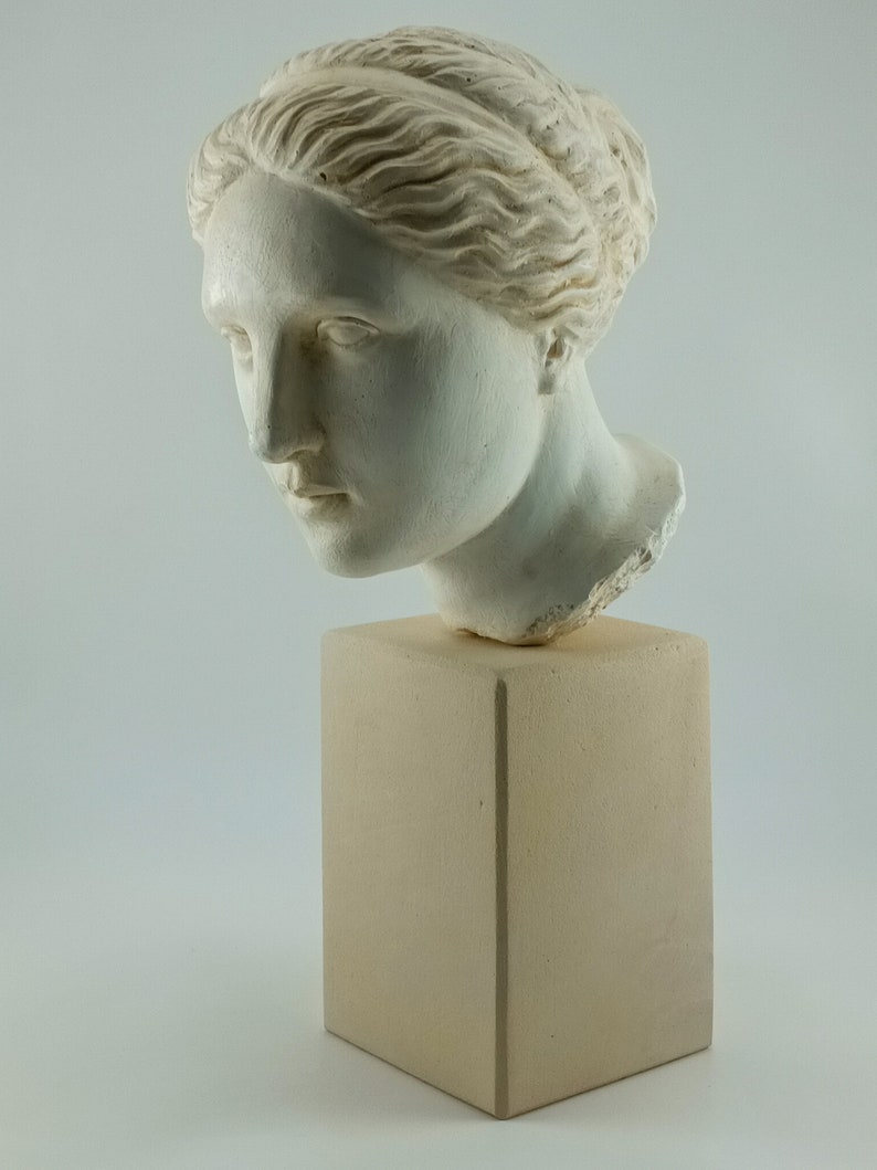 Miniature head of the goddess Aphrodite image 1