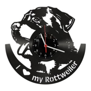 Könnte beinhalten: Schwarze Schallplattenuhr mit einer Silhouette eines Rottweiler-Hundekopfes und dem Text "Ich liebe meinen Rottweiler".