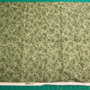Willow Berry Lane Basic van Willow Berry Lane voor Maywood Studio. 2117. Groene bloementoon. 1 meter