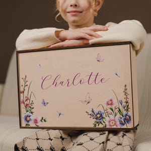 Caja de recuerdos con nombre de bebé para niña, caja de recuerdos floral personalizada con tapa, regalo para baby shower, regalo para mamá primeriza, regalo para bautizo de niña