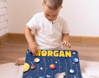 Gepersonaliseerde puzzel van het zonnestelsel: Montessori Astronomie Speelbord