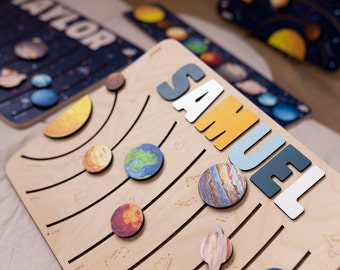 Gepersonaliseerde puzzel met planeetnamen: Montessori speelgoed voor het zonnestelsel