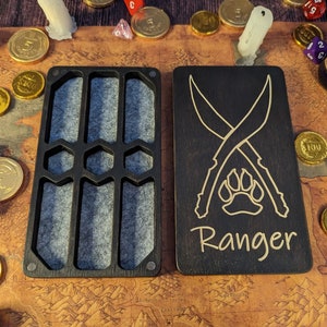 Gepersonaliseerde dobbelsteendoos RANGER, dobbelsteenhouder, aangepast dobbelsteenbakje, opslag houten dobbelstenen, accessoires cadeaus, gamecadeau, gepersonaliseerd cadeau
