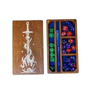 Dice holder | Perfect Gift for D&D Fans | DND dice box | Dice case | Natural Wood | Many colors | Your Personalized Engraving | DM Gift