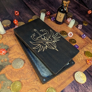 Gepersonaliseerde houten dobbelsteenbak | Dobbelsteenhouder Voering en meerdere vakken Perfect cadeau voor D&D-fans Niet storen Dobbelsteendoos Dobbelsteenopslag | Hout+vilt
