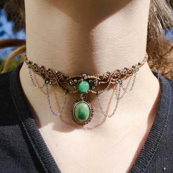 Collier en macramé, turquoise, jade, chaînes et acier inoxydable