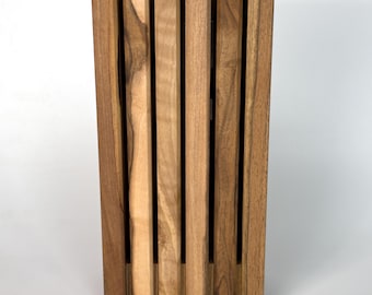 Blocco portacoltelli magnetico in legno, portacoltelli in rovere, frassino e noce, organizer per coltelli da cucina, supporto personalizzato per 4-8 coltelli, soluzione moderna per riporre gli utensili da cucina.