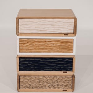 Mesita de noche flotante de roble con cajón blanco texturizado, minimalista, de pared, hecha a mano, diseño escandinavo moderno.