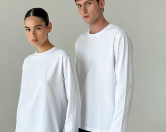 Camiseta de manga larga personalizada para mujer, camiseta blanca de algodón orgánico, top minimalista blanco para merchandising o regalo.