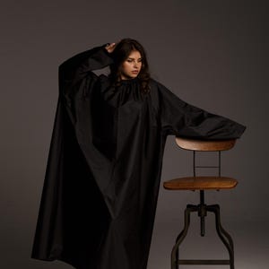 Customized Barber Cape - Personalized Salon Cape for Hairdressers, Custom Branding Salon Gown for Hairstylists, Long Cape, Barber Gift
