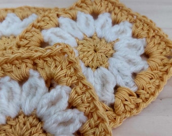 Easy Crochet Daisy Granny Square Pattern