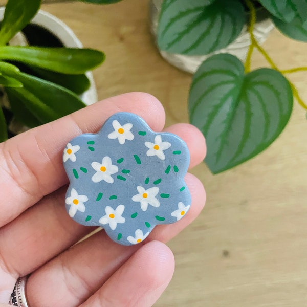 Broche fleur bleue