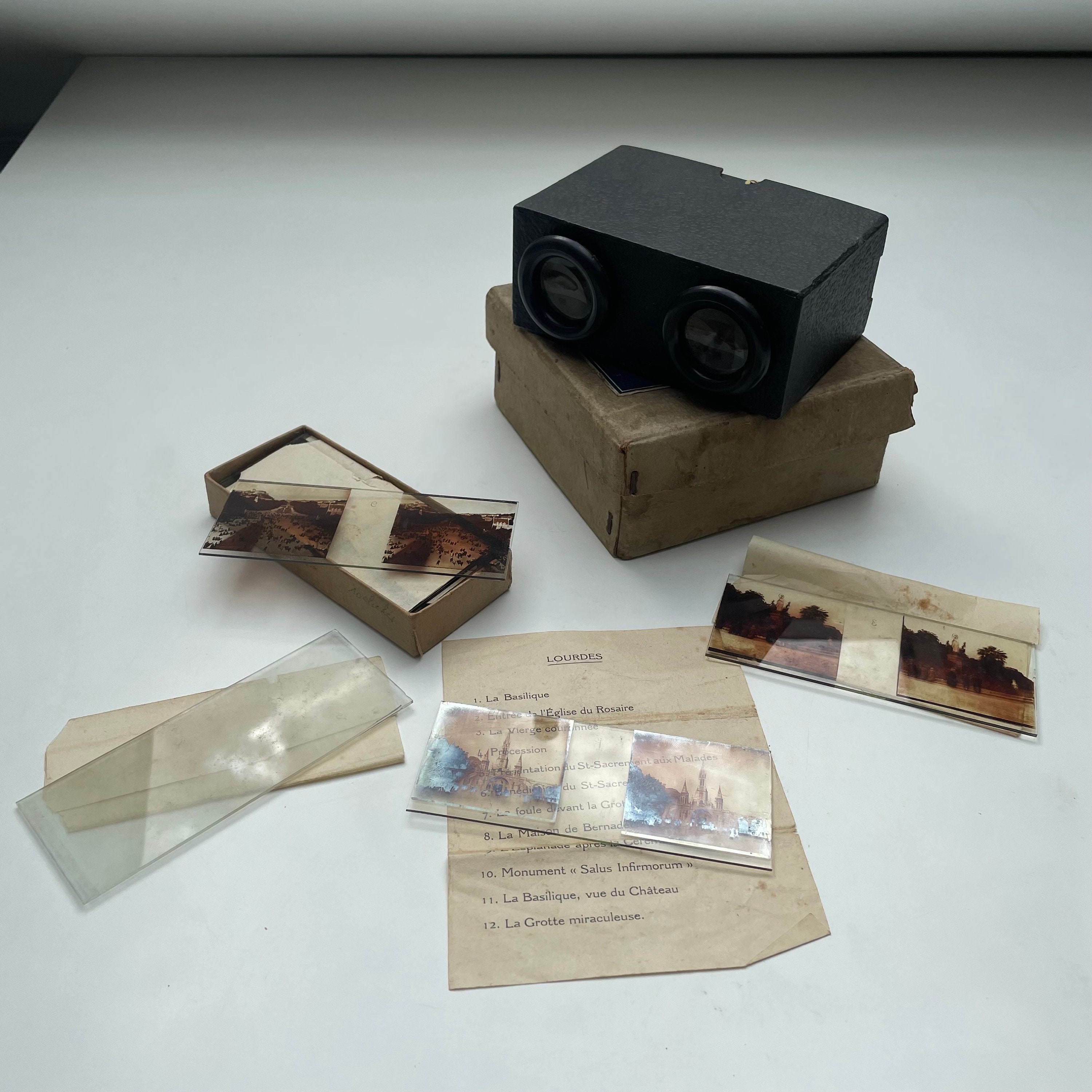 Stéréoscope + 9 boîtes stéréofilms Bruguière set with 9 stereofilms boxes 1950s