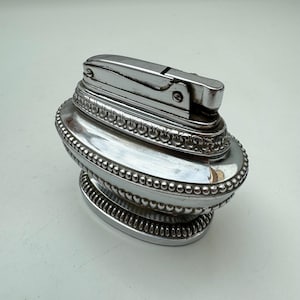 Encendedor de mesa vintage en tono plateado – Encendedor de gasolina Helena