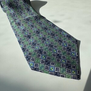 Vintage Hermès Silk Tie – Model 7699 OA