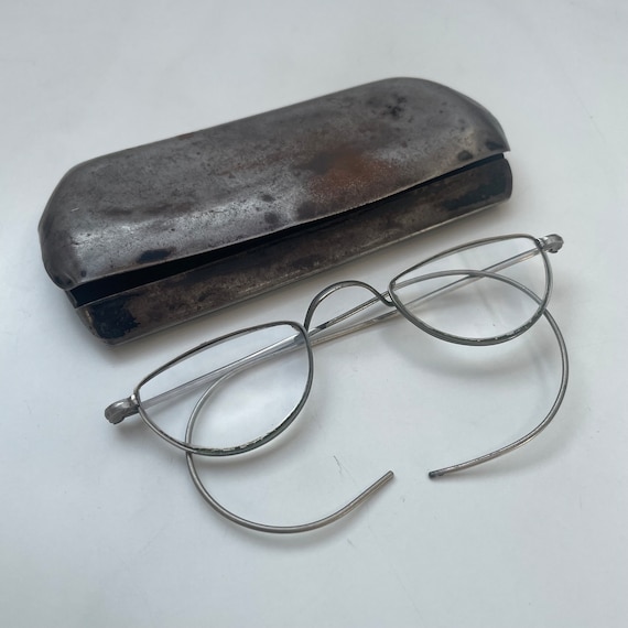 Antique Metal Eyeglasses With Original Case - Vintage  display picture 2