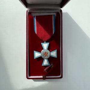 Ordre du mérite du Grand-Duché de Luxembourg – Médaille de chevalier, boîte d&#39;origine et épinglette d&#39;uniforme