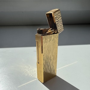 Vintage Bugatti Gold-Toned Lighter – Elegant Design