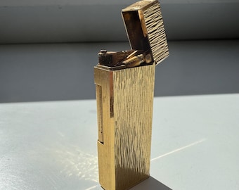 Vintage Bugatti Gold-Toned Lighter – Elegant Design