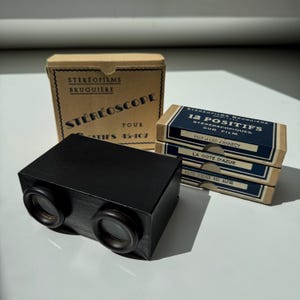 Visor estereoscopio Bruguière vintage de la década de 1940. Visor fotográfico francés con caja y 3 juegos de positivos. Excelente estado.