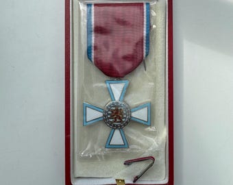 Luxemburgs förtjänstorder Chevalier-medalj - Nyskick med ask och nål