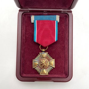 Ordre du Mérite du Grand-Duché de Luxembourg, Médaille en vermeil - Étui d&#39;origine