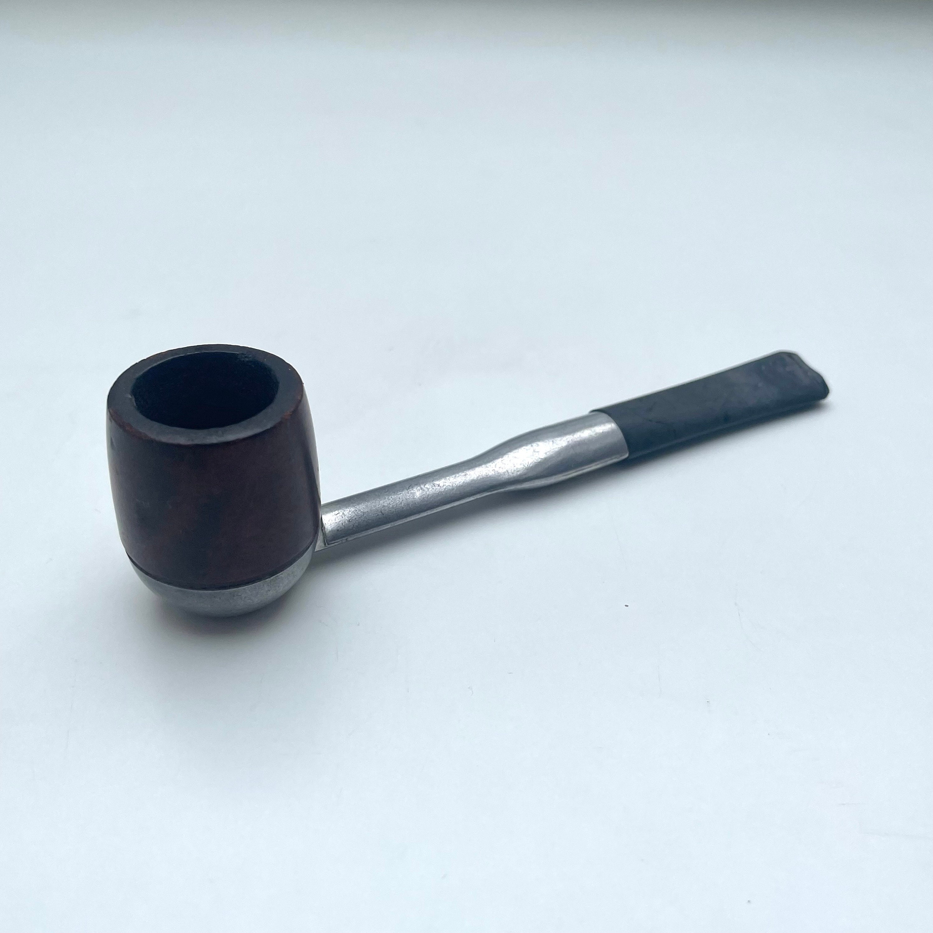 popular rolling tobacco brands Captain Black Middleton's Cherry popular rolling tobacco brands Captain Black Middleton's Cherry