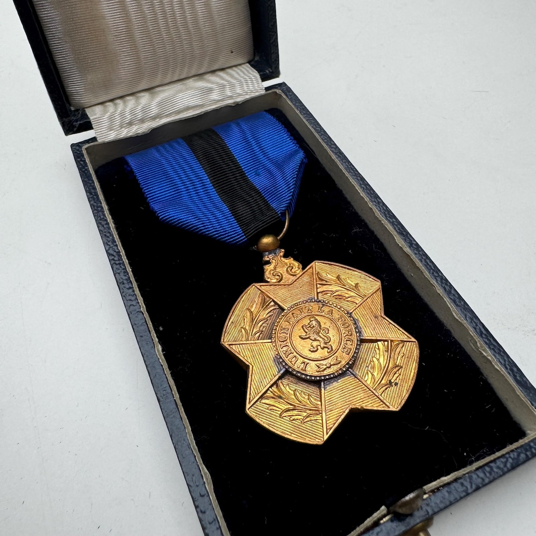 gold-belgique-medal-l-union-fait-la-force-etsy