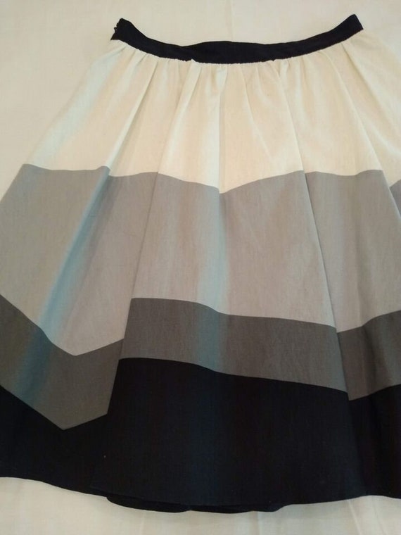 Vintage Full Skirt Gray Kenar Grey Off-White Line… - image 6