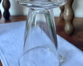 Vaso medidor vintage de vidrio emplomado francés