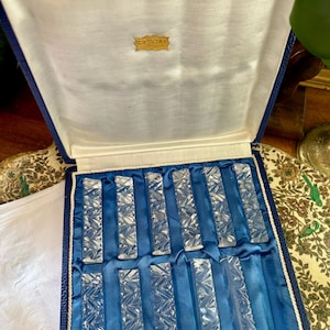 Beautiful set of 11 vintage crystal knife rests in their original gift box
