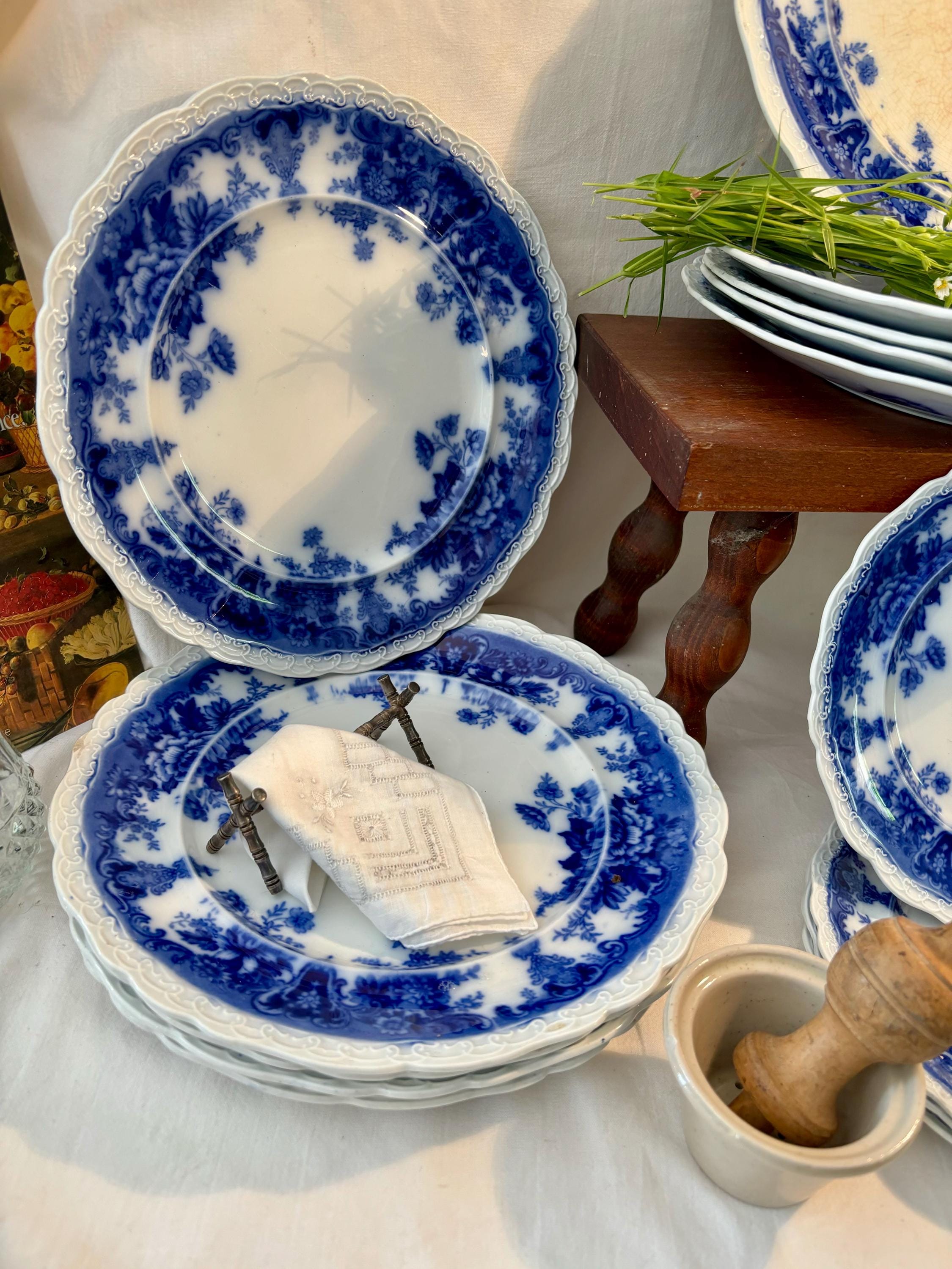 アンティーク、ブルーアンドホワイトの皿 A Set of Elegant Antique Wedgwood Corea Flow Blue and White Plates