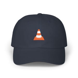 Gorra estilo "dad hat" con bordado de cono de tráfico / Gorra minimalista con cono de seguridad imagen 10
