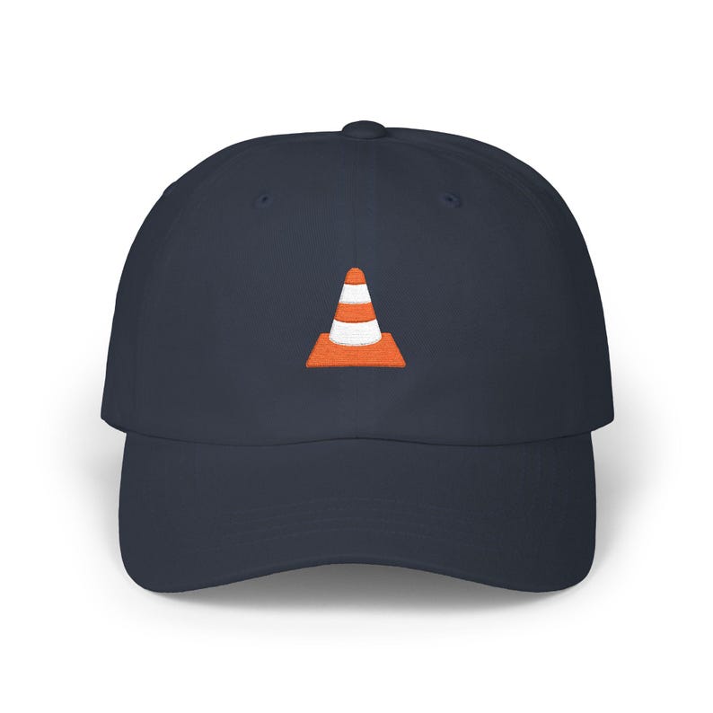 Gorra estilo "dad hat" con bordado de cono de tráfico / Gorra minimalista con cono de seguridad imagen 10