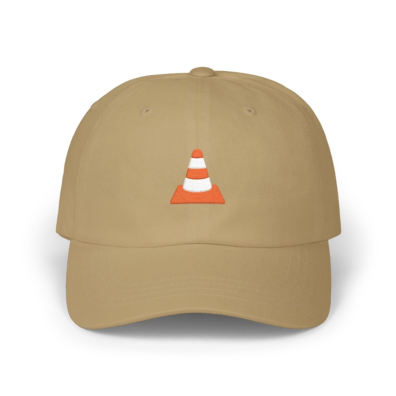 Gorra estilo "dad hat" con bordado de cono de tráfico / Gorra minimalista con cono de seguridad imagen 6