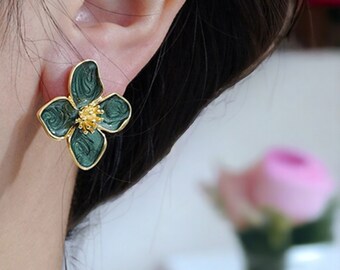 Orecchini a bottone a forma di fiore bianco, verde, orecchini in lega di ferro floreale, orecchini in stile coreano, orecchini eleganti e romantici, regalo per lei